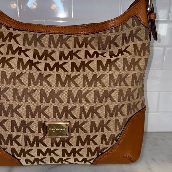 Michael Kors Bag Purse Handbag Millbrook Signature Jacquard Large Shoulder Hobo - Picture 3 of 16